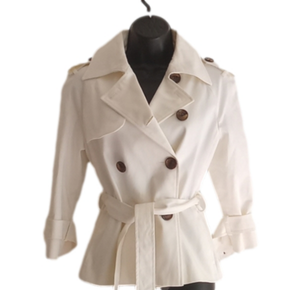Zara Jackets & Blazers - ⭐️ Host Pick ⭐️ Zara | Gorgeous Off White Button Detailed Jacket